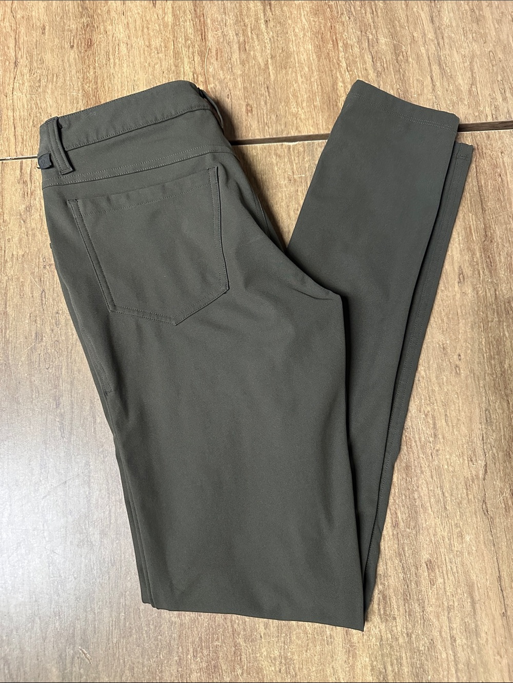 Authentic Lululemon great shape abc pant classic stretchy olive green mens pants